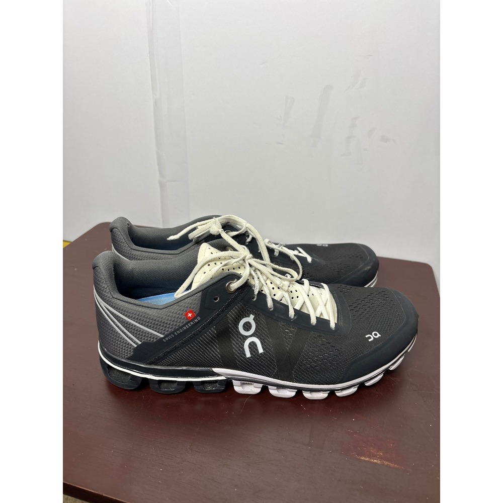 On Running Clouds Women's Black Athletic Shoes Size 9.5 - Picture 4 of 8